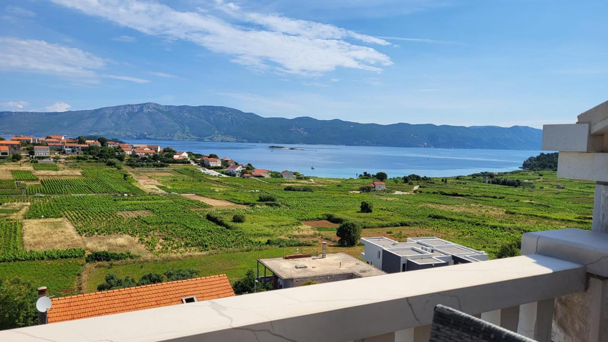 Villa Apartments Mate Cebalo Lumbarda Buitenkant foto
