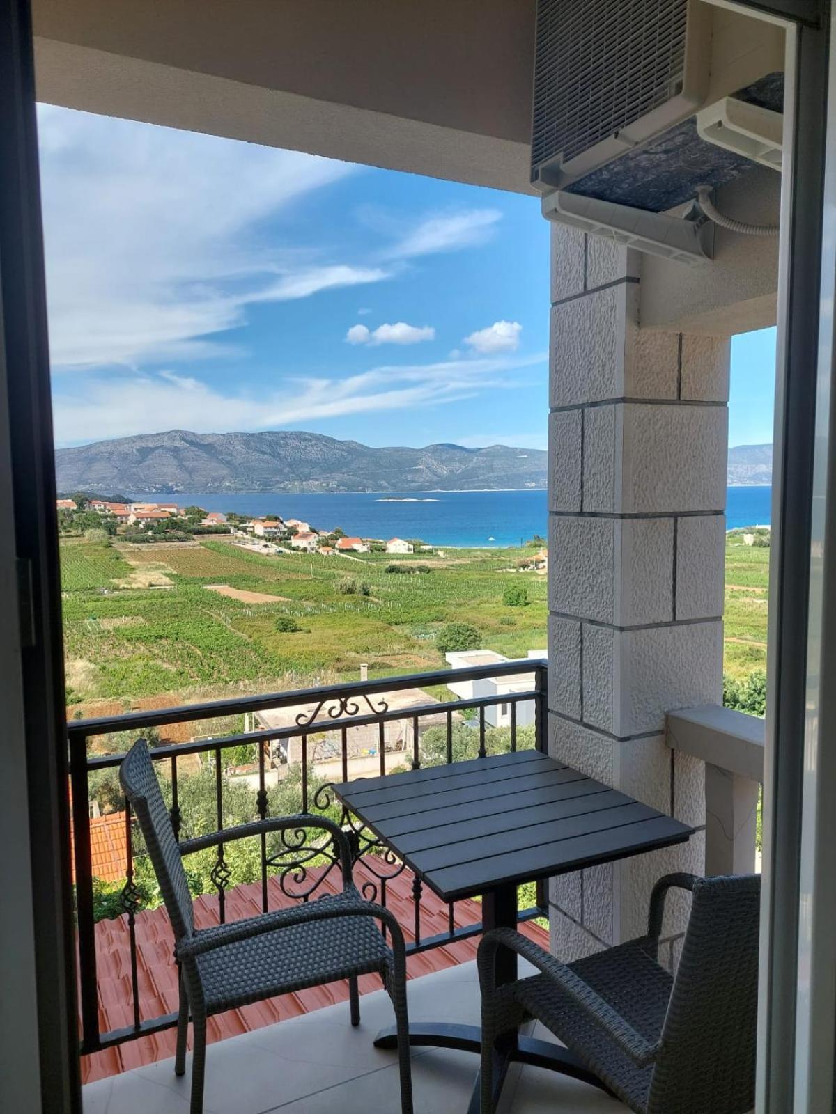 Villa Apartments Mate Cebalo Lumbarda Buitenkant foto