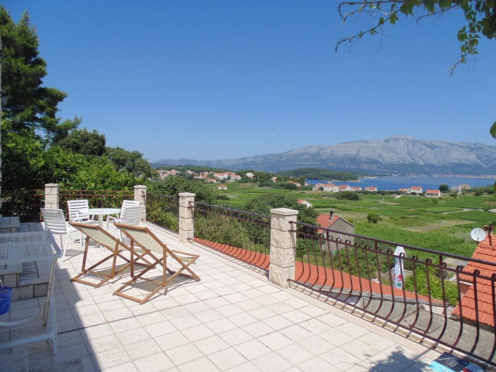 Villa Apartments Mate Cebalo Lumbarda Buitenkant foto